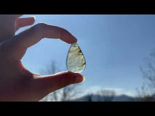 Charger et lire la vidéo dans la visionneuse de la Galerie, Quartz à Actinolite 2

