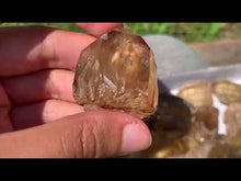 Charger et lire la vidéo dans la visionneuse de la Galerie, VENDU Citrine brut 27

