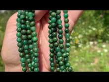 Charger et lire la vidéo dans la visionneuse de la Galerie, Perles en chrysoprase entre 4 et 10mm
