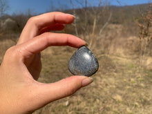 Charger l&#39;image dans la galerie, Quartz avec inclusions de graphite 4
