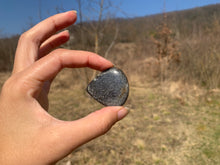 Charger l&#39;image dans la galerie, Quartz avec inclusions de graphite 4
