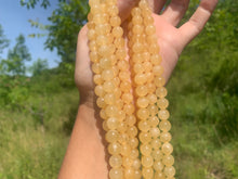 Charger l&#39;image dans la galerie, Perles en calcite jaune entre 6 et 10mm
