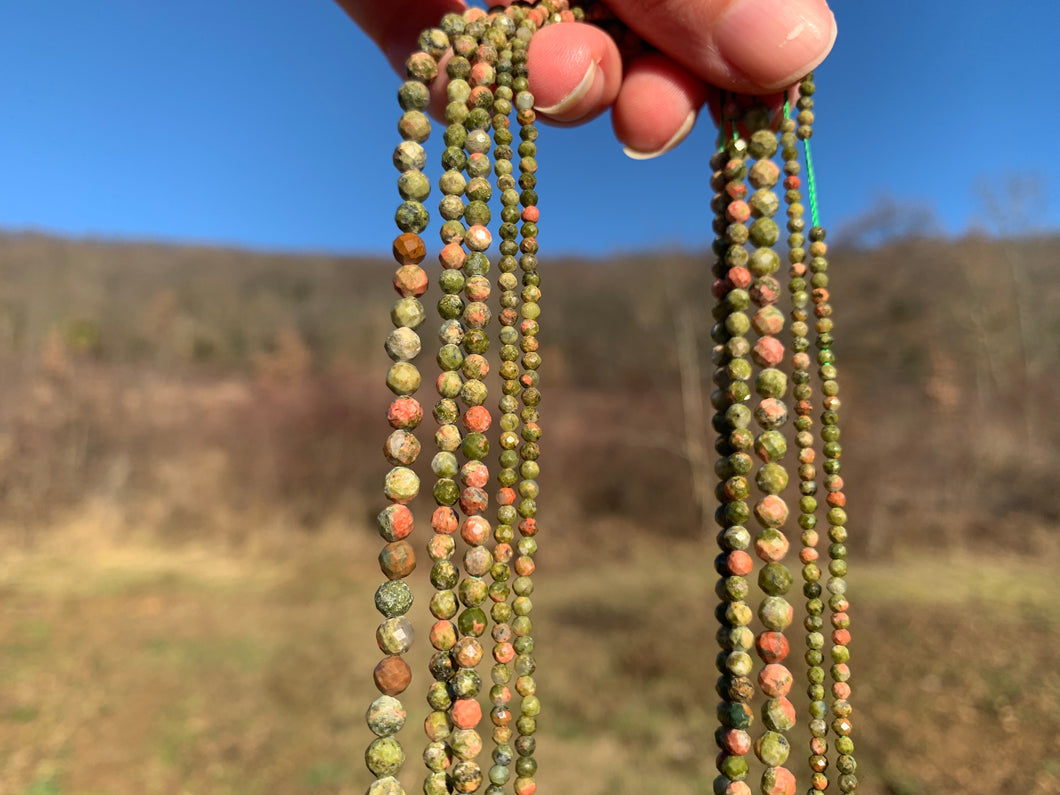 Perles en unakite facettées entre 2 et 4,5mm
