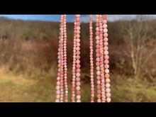 Charger et lire la vidéo dans la visionneuse de la Galerie, Perles en opale commune rose facettées entre 2,5 et 4mm
