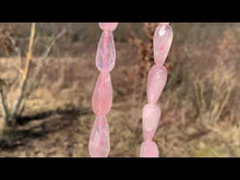 Charger et lire la vidéo dans la visionneuse de la Galerie, Perles en quartz rose, forme goutte facettées 12 x 26mm

