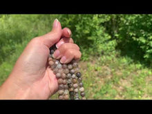 Charger et lire la vidéo dans la visionneuse de la Galerie, Perles en microcline entre 6 et 10mm
