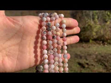 Charger et lire la vidéo dans la visionneuse de la Galerie, Perles en opale commune rose entre 4 et 10mm ORU
