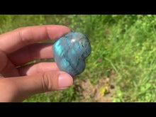 Charger et lire la vidéo dans la visionneuse de la Galerie, VENDU Coeur labradorite 6
