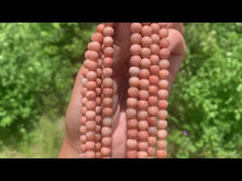 Charger et lire la vidéo dans la visionneuse de la Galerie, Perles en microcline entre 6 et 10mm
