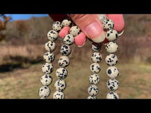 Charger et lire la vidéo dans la visionneuse de la Galerie, Perles en jaspe dalmatien entre 2 et 12mm
