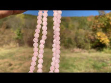 Charger et lire la vidéo dans la visionneuse de la Galerie, Perles en quartz rose mate entre 4 et 12mm
