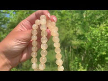 Charger et lire la vidéo dans la visionneuse de la Galerie, Perles en calcite jaune entre 6 et 10mm
