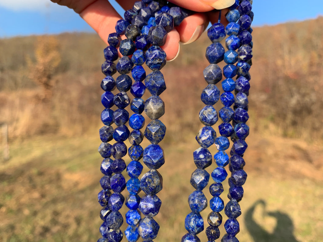 Perles en lapis-lazuli, forme diamant entre 6 et 10mm