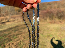 Charger l&#39;image dans la galerie, Perles en hématite forme lune
