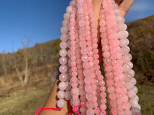 Charger l&#39;image dans la galerie, Perles en quartz rose facettées non transparentes entre 4 et 12mm
