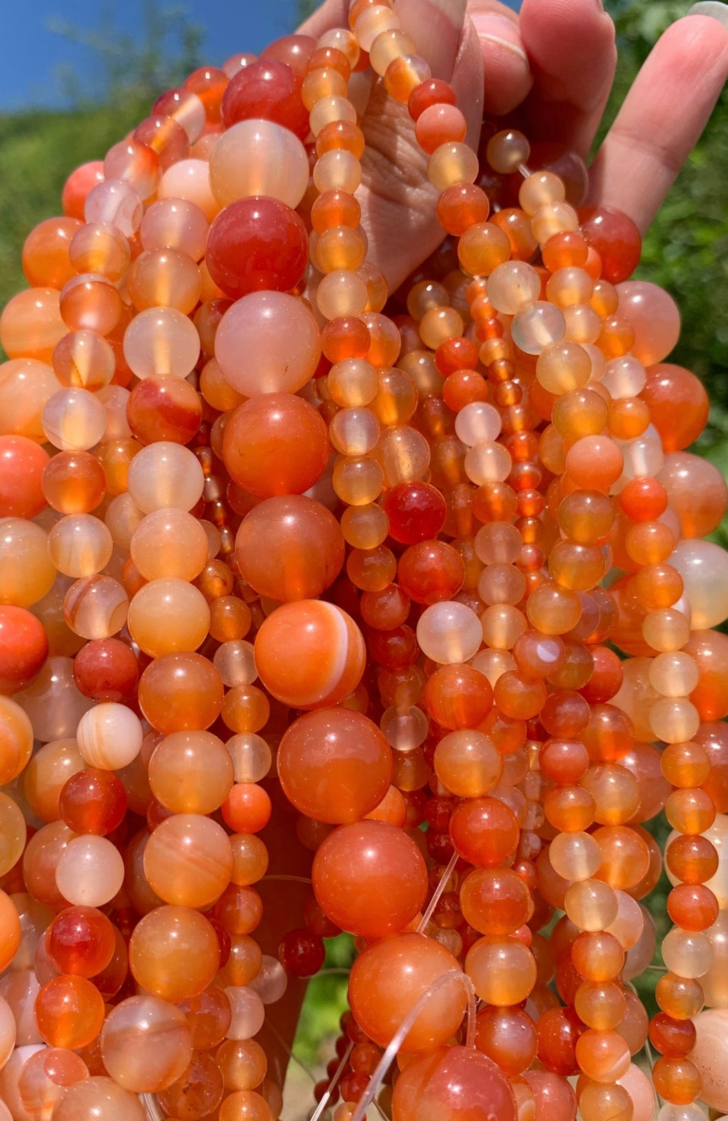 Perles en agate mélangée avec des cornalines entre 4 et 14mm