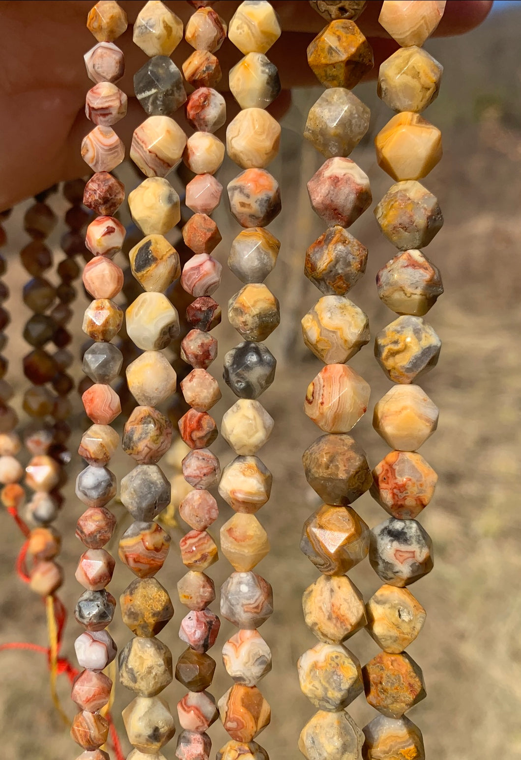 Perles en agate crazy lace, forme diamant, entre 6 et 10mm
