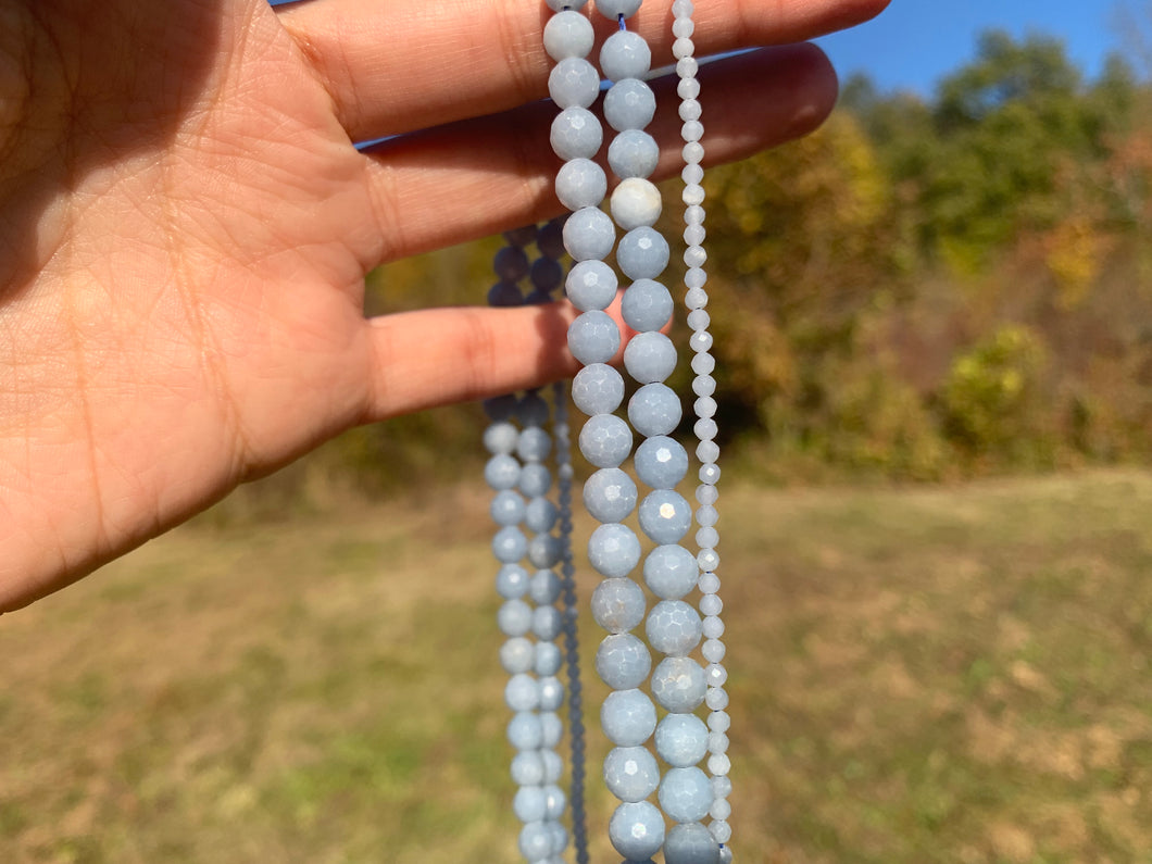 Perles en angelite facettées entre 2 et 6mm
