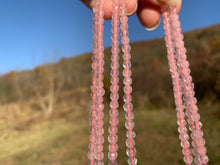 Charger l&#39;image dans la galerie, Perles en quartz rose facettées transparentes entre 4 et 12mm
