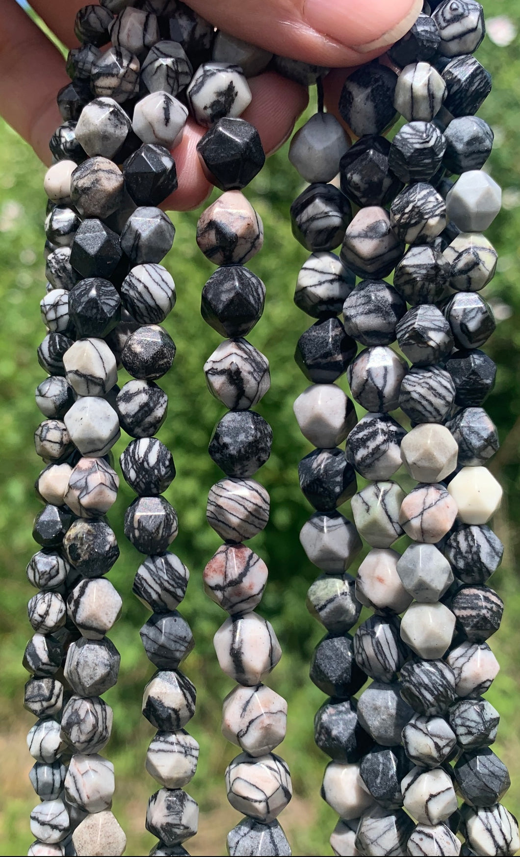 Perles en jaspe picasso forme diamant, entre 6 et 10mm
