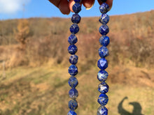 Charger l&#39;image dans la galerie, Perles en lapis-lazuli, forme diamant entre 6 et 10mm
