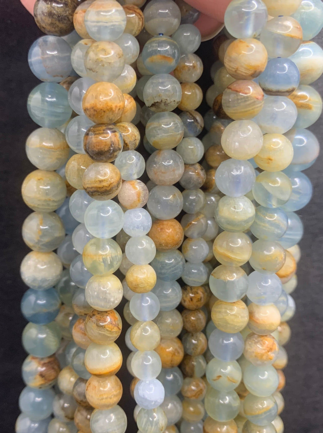Perles en calcite bleue entre 6 et 10mm
