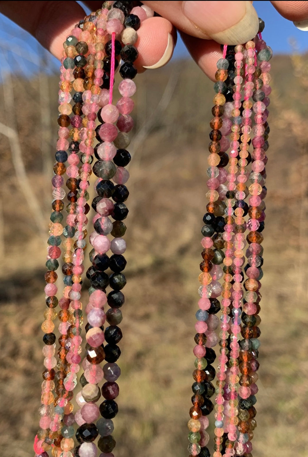 Perles en tourmaline multicolore facettée entre 2 et 5mm