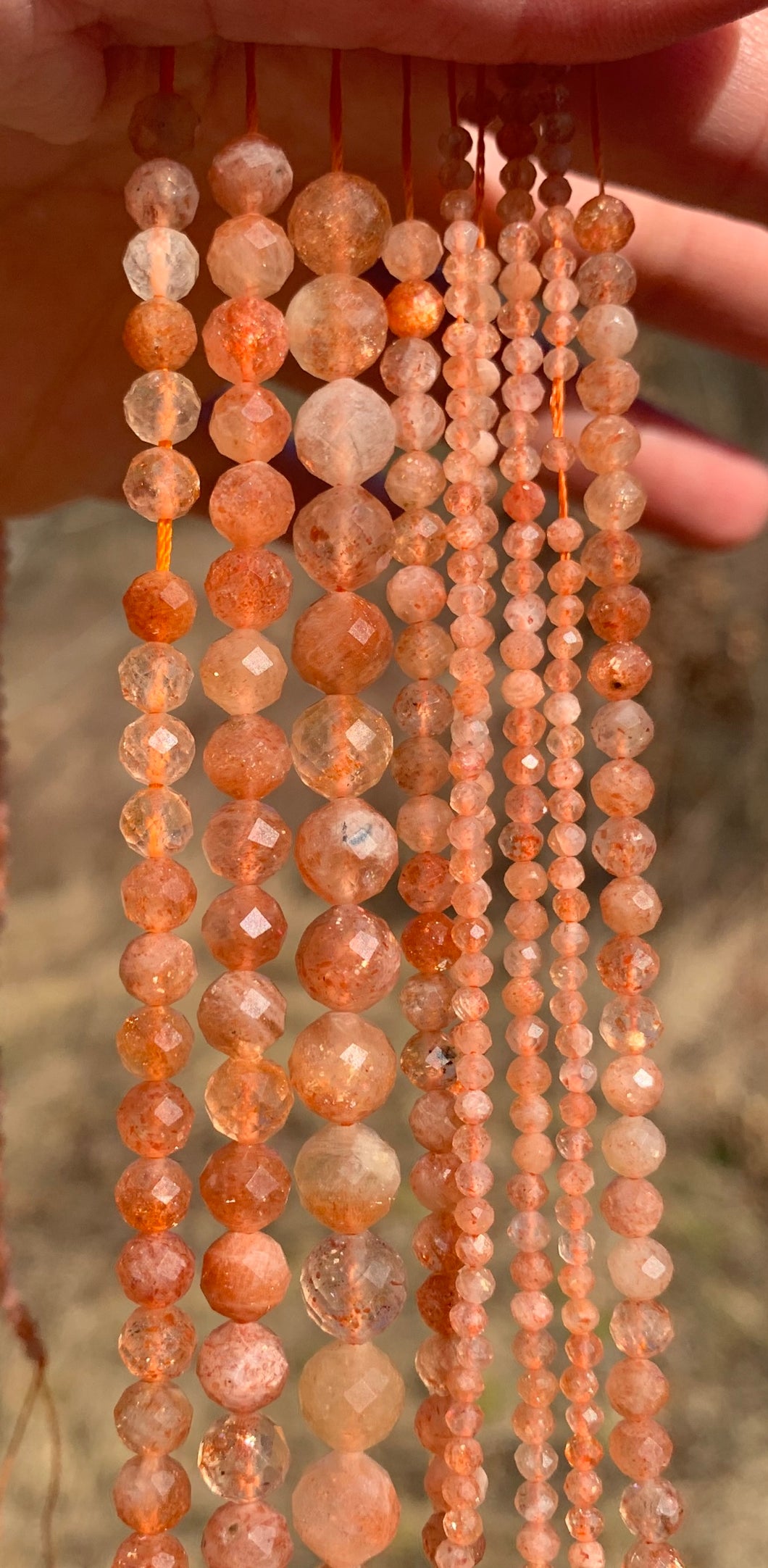 Perles en pierre de soleil facettées entre 2,5 et 7,5mm PSD