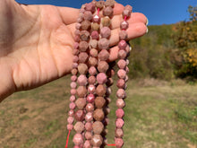 Charger l&#39;image dans la galerie, Perles en rhodonite, forme diamant entre 6 et 10mm
