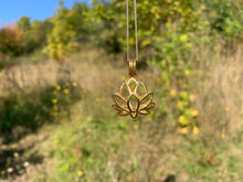 Charger l&#39;image dans la galerie, Bola « lotus » doré en acier inoxydable
