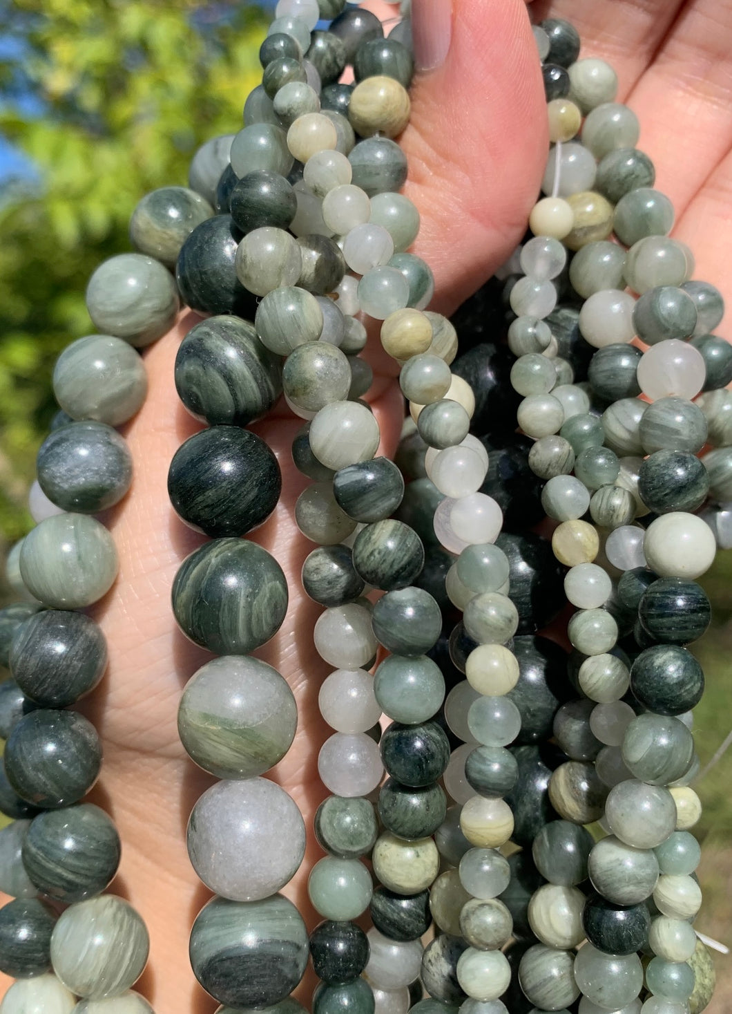 Perles en roche entre 4 et 12mm